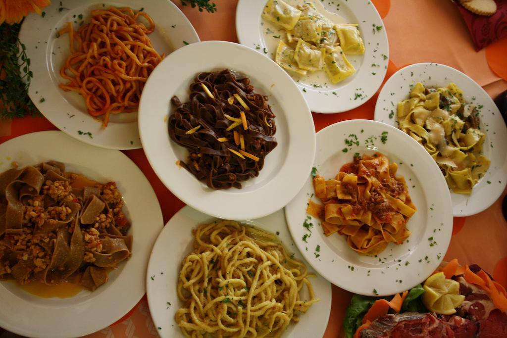Hotel Ristorante Il Pino تشيوسي المظهر الخارجي الصورة