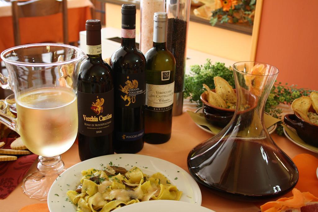 Hotel Ristorante Il Pino تشيوسي المظهر الخارجي الصورة