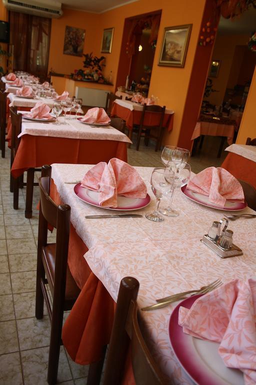 Hotel Ristorante Il Pino تشيوسي المظهر الخارجي الصورة