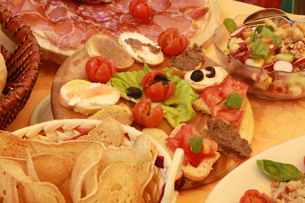 Hotel Ristorante Il Pino تشيوسي المظهر الخارجي الصورة