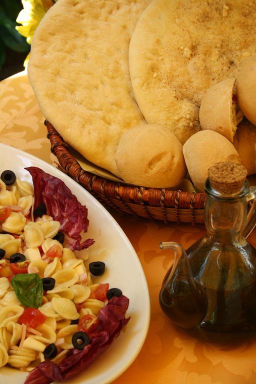 Hotel Ristorante Il Pino تشيوسي المظهر الخارجي الصورة