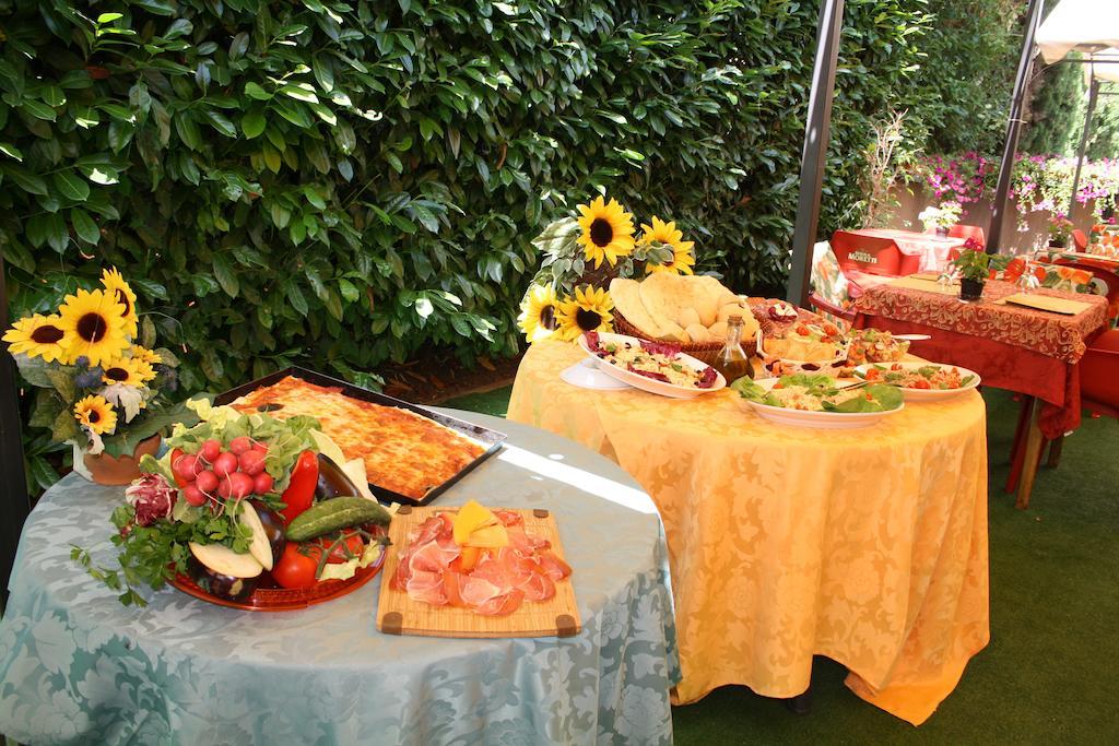 Hotel Ristorante Il Pino تشيوسي المظهر الخارجي الصورة