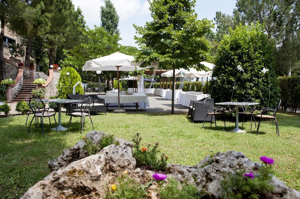 Hotel Ristorante Il Pino تشيوسي المظهر الخارجي الصورة