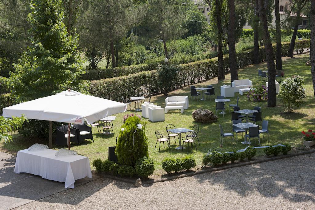 Hotel Ristorante Il Pino تشيوسي المظهر الخارجي الصورة